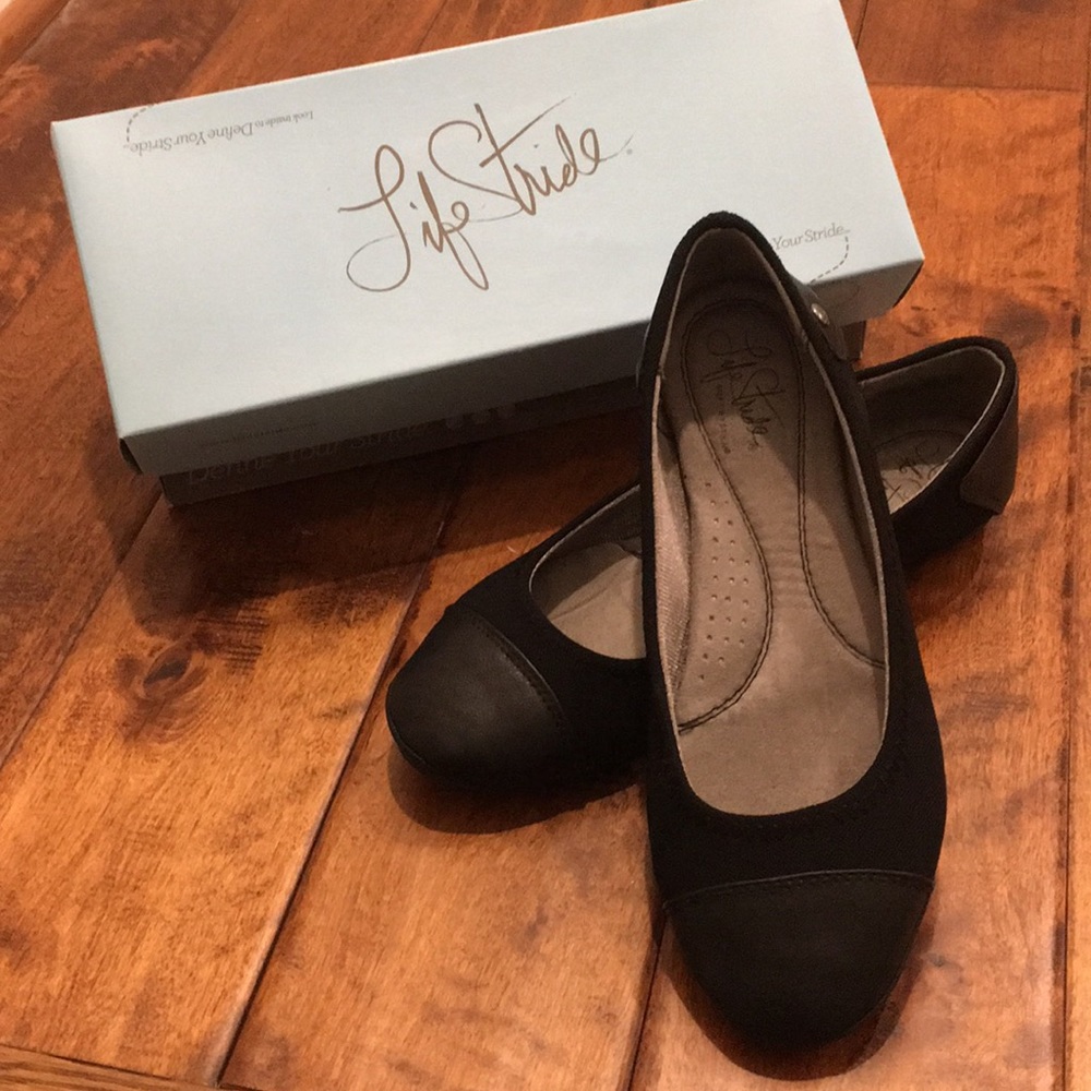 LifeStride Black Flats